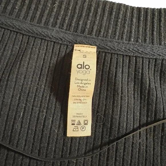 Alo Yoga Ribbed Cropped Long Sleeve Top | Black Minimalist Loungewear | Size S - Picture 10 of 11